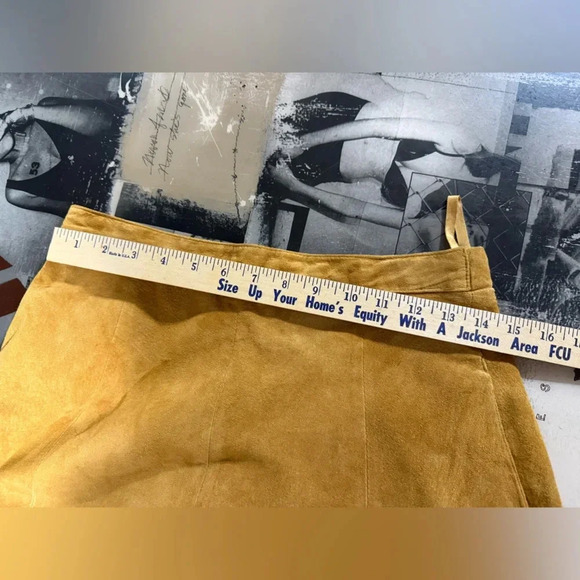 Vintage Leather Midi Skirt with A-Line Silhouette - Picture 8 of 9